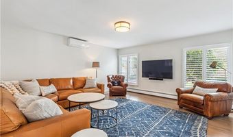 101 County Rd, Barrington, RI 02806
