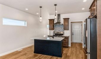 785 Clover Hill Dr, North Liberty, IA 52317