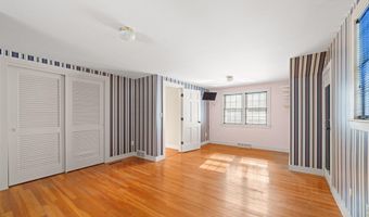 79 Bayberry Ln, Barnstable, MA 02630