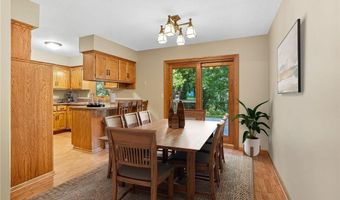 7454 Upper 24th St N, Oakdale, MN 55128