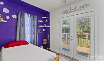 3326 Dunaire Dr, Charlotte, NC 28205