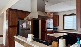 931 S Kline St, Aberdeen, SD 57401