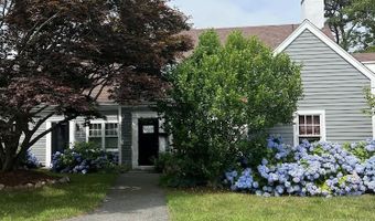 889 W Main St, Barnstable, MA 02630