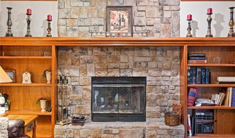 15120 Briarwood Dr, Basehor, KS 66007