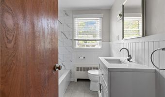 17 Shields St A, Newport, RI 02840