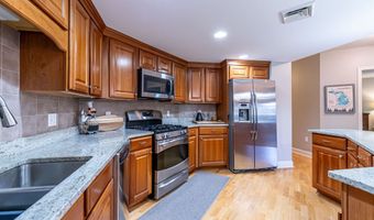 65 Hawthorne Dr 103, Bedford, NH 03110