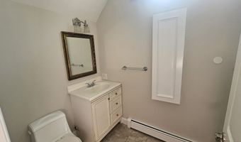 35 Meadow Rd, Clinton, CT 06413
