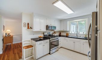 240 Bragg's Ln, Barnstable, MA 02630