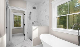 369 Huntinghouse Rd, Glocester, RI 02857