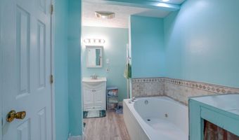 5052 Schira St, Bay St. Louis, MS 39520