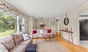 8 Stackpole Cir, Bourne, MA 02532