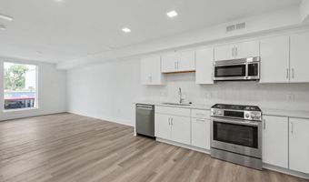 701 N HENRY St 206, Alexandria, VA 22314