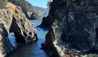 97818 HANSCAM Ln, Brookings, OR 97415