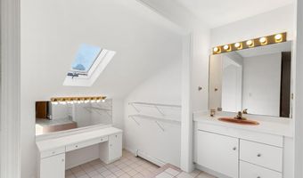 8 Ashley Dr, Lincoln, RI 02865