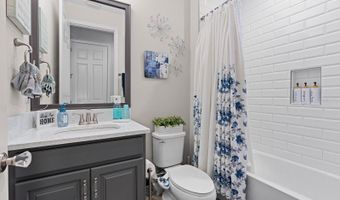 7702 PARADISO Dr, Apollo Beach, FL 33572