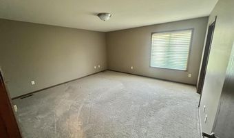2519 Whisper Wind Dr, Aberdeen, SD 57401