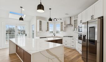 20385 MEDALIST Dr, Ashburn, VA 20147