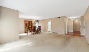 910 Claytonbrook Dr 1, Ballwin, MO 63011