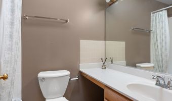 39911 Golf Ln, Antioch, IL 60002