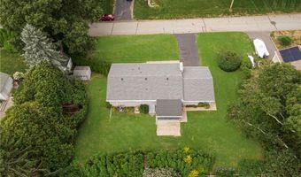 68 Birchwood Dr, Narragansett, RI 02882