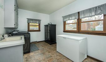 918 1st Ave, Ackley, IA 50601