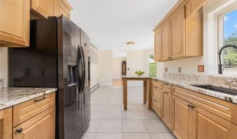 18 J H Dwyer Dr, Middletown, RI 02842