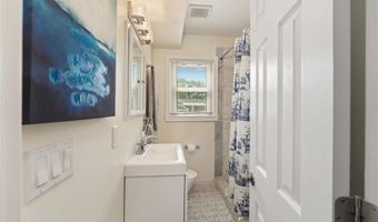 10 Philips Ave, Middletown, RI 02842