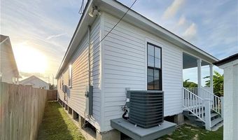 137 SEAL Dr, Arabi, LA 70032