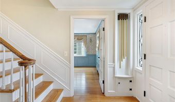 20 Elmsgate Way, East Providence, RI 02916