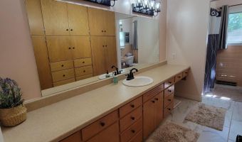 1824 Eisenhower Cir, Aberdeen, SD 57401