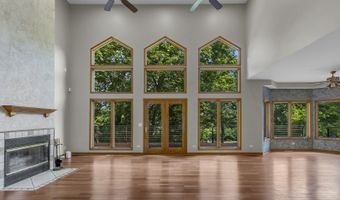 2 Echowood Dr, Algonquin, IL 60102