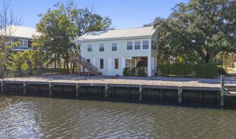 11046 New York St, Bay St. Louis, MS 39520