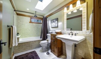 99 Granite St, Ashland, OR 97520