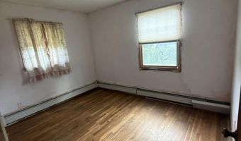 574 Hopping Rd, Belford, NJ 07718