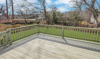 25 Quinsey Dr, Bridgeport, CT 06606