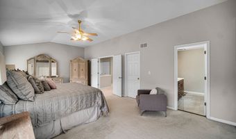 6 Yorkshire Ct, Algonquin, IL 60102