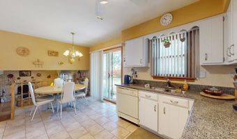 1608 E Crabtree Dr, Arlington Heights, IL 60004