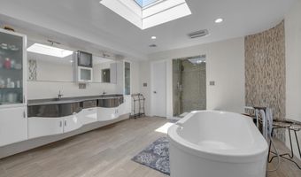 10 Macy Dr, Hewlett Bay Park, NY 11557