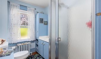 141 Coggeshall Ave, Newport, RI 02840