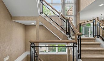 520 Bristol Dr, Aurora, OH 44202