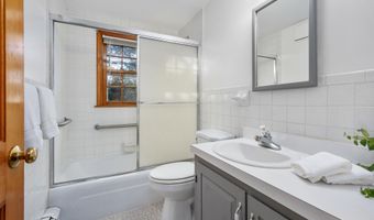 7 George St, Barnstable, MA 02630