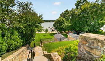 78 Arrowhead Rd, Brookfield, CT 06804