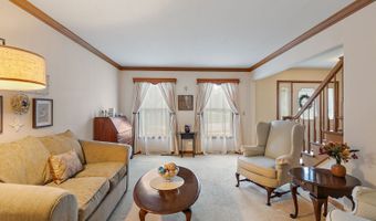 1045 Helen Dr, Algonquin, IL 60102