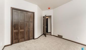 2404 E Tinley St, Brandon, SD 57005