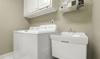 965 Knoll Crest Ct, Alpharetta, GA 30004