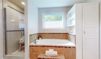 2461 Woodridge Dr, Decatur, GA 30033
