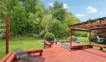 1250 Orchard Glen Dr, Amherst, OH 44001