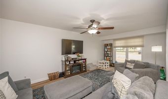 704 Woodrun Dr, Ballwin, MO 63021