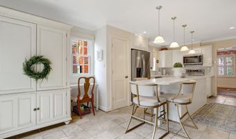 1114 N HARRISON St, Arlington, VA 22205