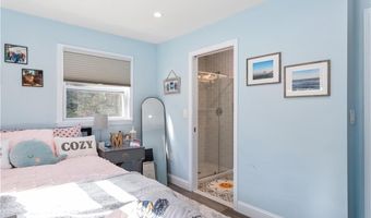 4 James St, Middletown, RI 02842